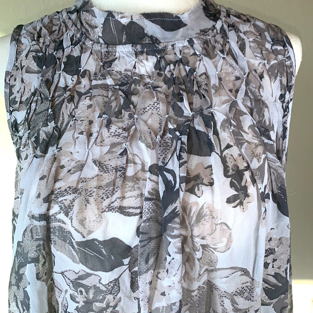 NWT Lucky Brand floral sleeveless top blouse szS great fall transition piece!